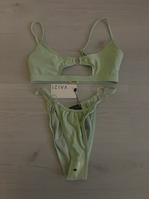 Bikini VAI21 - Mintgrön bikini inköpt från Asos. Helt oanvänd, ej testad och plombering kvar. I strl 36.