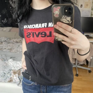 levis t-shirt - äkta levis t-shirt perfekt till våren/sommaren!🌸 köpt i usa🙌