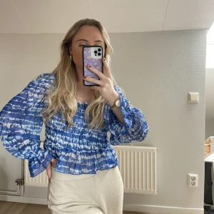 Zara blus  - Jättesöt blus från zara!🫶🏼 aldrig använt 🌷
