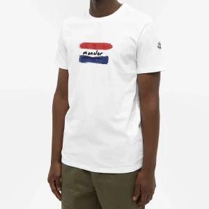 Moncler T-shirt  - Vit moncler T-shirt i storlek M!  Perfekt till sommaren, mycket bra skick!