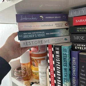 Böcker - Helt nya böcker, pris mellan 60-90kr beroende på bok