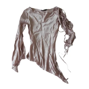 Champagne topp - Unik asymmetrisk champange färgad tröja. Storlek M men mer som en Xs/S kontakta vid intresse <3