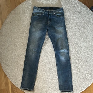 Tiger of Sweden jeans - Säljer mina jeans från Tiger of Sweden, då dom inte kommer till användning eller passar! Sköna jeans och även snygg färg! Nypris 1500