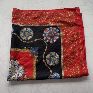Röd scarf - Röd scarf🌟  79x79cm