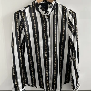 Skjorta - Skjorta från Object. Storlek 38. Knappt använd. 