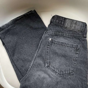 Low waist jeans - Från h&m, deras baggy low waist jeans. Stone washed i färgen. Ganska använda men ändå i fint skick!