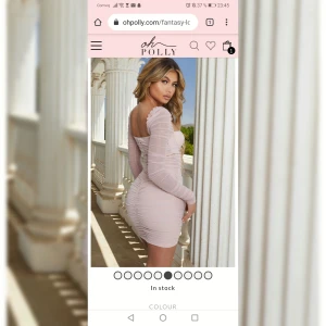 Oh polly klänning  - Helt oanvänd Oh polly klänning. Den var för liten för mig. Storlek UK 6. 