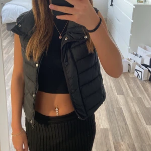 Väst - Superfin väst nu till våren💕