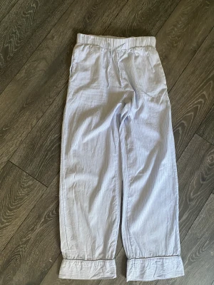 pyjamas byxa - pyjamas byxa , 60kr + frakt , använda ett par gånger men har inte sett något fel 