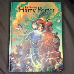 Harry Potter och det vises sten  - Köpte denna för några år sedan men den har bara suttit i min bokhylla. 