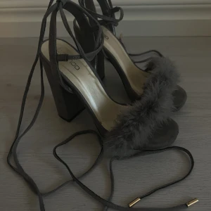 Klackar - Klackar med snörning från boohoo. Använda Max tre gånger inomhus. I strl 38.