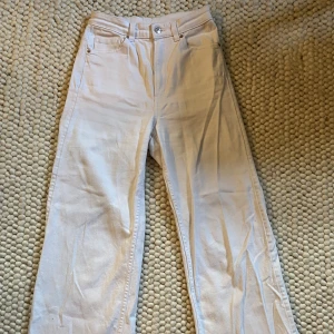 Jeans - Vita jeans i bra skick. 