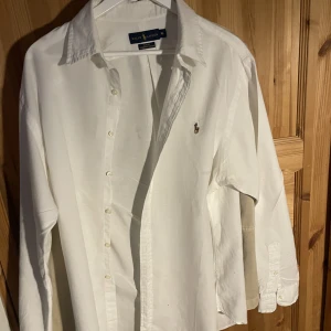 Ralph lauren skjorta  - Storlek Xl men passar även L.