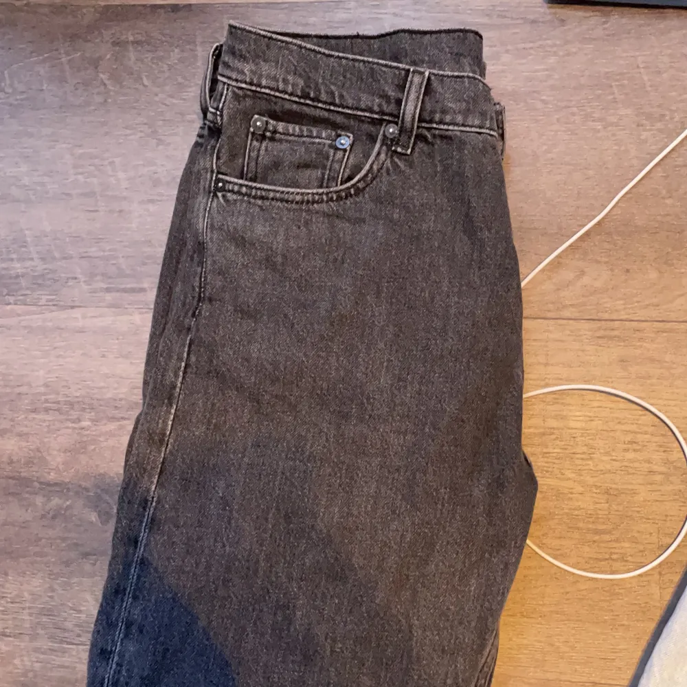 10/10 skick. Säljs inte längre . Jeans & Byxor.