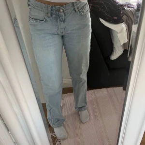 Lågmidjade jeans - Säljer dessa då de är lite för stora i midjan. Gina lowwaist jeans i storlek 36💕