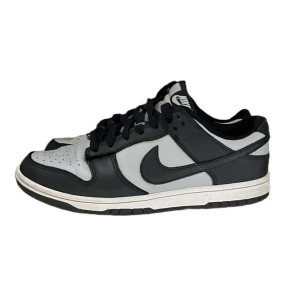 Nike dunk low georgetown - Cond: 9/10 all og. Retail price: 2800kr. Bid 1500kr