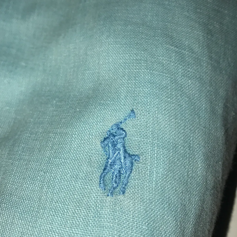 Linneskjorta från Ralph lauren Använd ungefär 1 gång Nypris ca 1600kr Säljer pga att den inte kommer till användning  Köpt på johnells (har ej kvitto) Pris kan diskuteras . Skjortor.