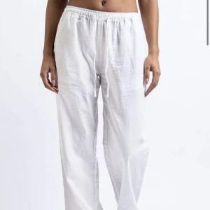 Madlady linnebyxor - Madlady linnebyxor midwaist storlek xs short, använda fåtal gånger. Frakt tillkommer!