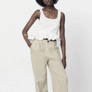 Topp från zara - Jättegullig topp från zara som tyvärr är för kort mig 💓💓 hör av dig vid frågor 