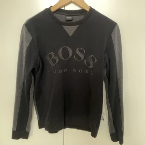 Hugo Boss sweatshirt  - Hugo boss sweatshirt, bra skick! Strlk xs passar s💞