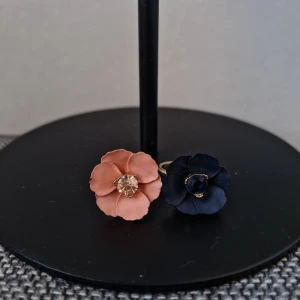 Ringar med blommor - Ringar med blommor, statement. 2 st! 3 FÖR TVÅ PÅ ALLT och fri frakt vid köp av minst 250 kr, kontakta mig då!🦋