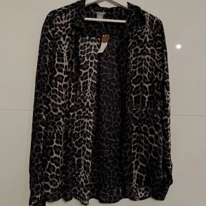 Skjorta - Cool skjorta från Lindex, ALDRIG ANVÄND!🐆