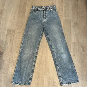 Blå jeans strl 152, fina byxor för barn.