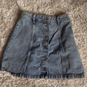 Kjol - En kjol från hm. Storlek 32/xxs, aldrig använd💕