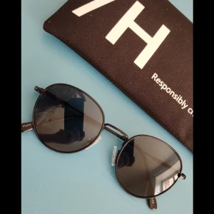 Solglasögon svarta  - 🌷solglasögon från Selected Homme 🌷Inga anmärkningar på kvalitet
