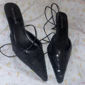 Kitten heels  - Super söta klackar som tyvärr var för små för mig, köpta secondhand ❤️‍🩹