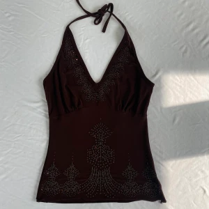 Halterneck topp mönster - Supersnygg halterneck topp med unikt mönster. Storlek S/M på lappen. Köps helst via köp nu 💋