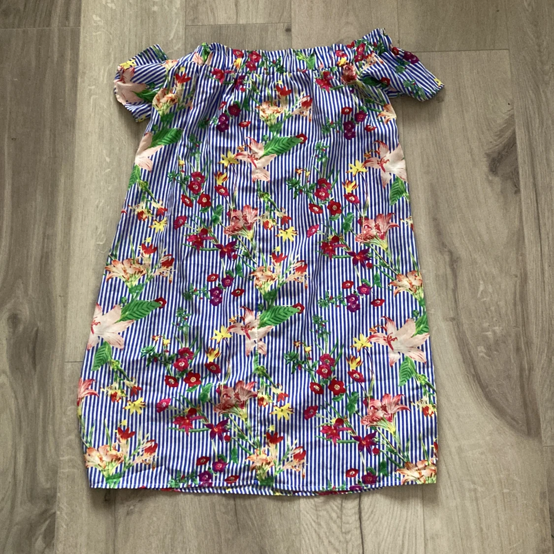 Klänning med blommor  - 90