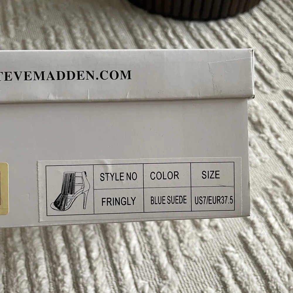 Helt nya klackar från Steve Madden.  Storlek 37.  Klackhöjd: 8cm   Aldrig använda, endast testade inomhus.   Säljs i originallåda 💙 . Skor.