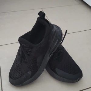 Nike 270 - Säljer mina Nike 270 i strl: 37. 