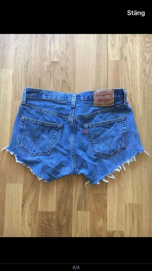 Jeansshorts Levis  - Snygga shorts Levis 501 Korta och lagom fransiga 