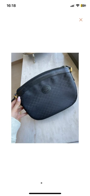 ÄKTA GUCCIVÄSKA - Äkta väska från GUCCI köpt på Vestiaire. Inga skador.