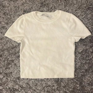 Top - Vit zara topp i perfekt skick!