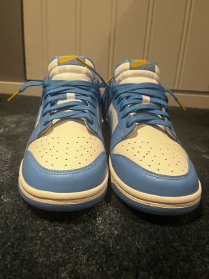 Dunk low west coast  - Storlek 41, helt nya inte använda lådan som de ligger i är inte just till det här paret därför är de billigare 
