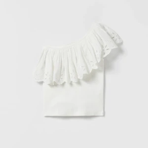 Tröja zara  - Jättefin tröja ifrån zara strl 140 men är som xs💗💗