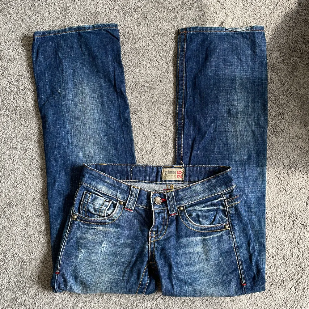 Säljer dessa assnygga lågmidjade jeansen. 350kr + frakt. Jeans & Byxor.