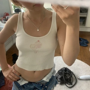 Brandy linne - Krämvitt brandy linne med tryck, inte så använd ny skick