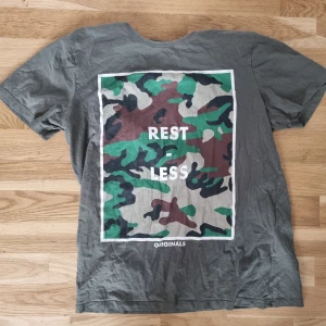 Jack&jones - Säljer alla killkläder som ligger o skräpar, byter gärna mot damkläder 