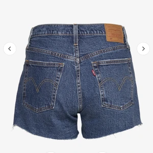 Helt nya Levis 501 shorts - Säljer ett helt nytt Levis 501 shorts i en mörkare blå färg, bara testade men tyvärr tagit bort lapparna, i storlek W23 så passar XS/XXS, sitter mot kroppen men väldigt bekväma