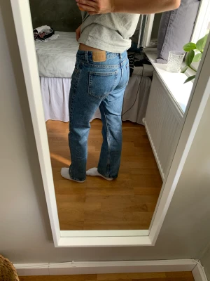 Jeans - Superfina jeans från weekday, passar mig som är 160. Modellen Arrow