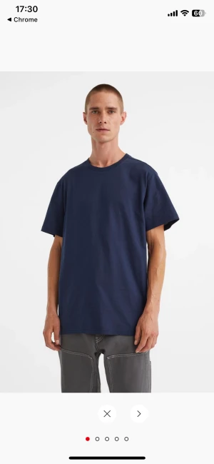 Blå tshirt från H&M - Tshirt i 100% premium cotton från H&M