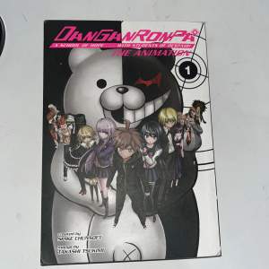 Danganronpa manga från sci-fi bokhandeln. Orginal pris på websidan: 225kr. I bra skick, smsa för mer bilder :) kan skicka iväg men köparen betalar för frakten :)