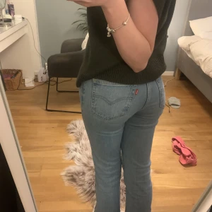 Levis jeans  - Levis jeans i modellen Low pitch bootcut 