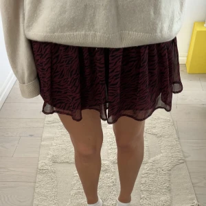 Zara kjol - Var tidigare en klänning som jag har sytt om till en kjol!!