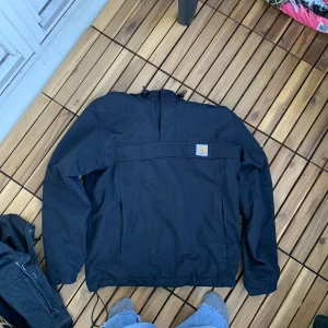 carhartt anorak  - strlk S och väldigt varsamt använt köpt på junkyard för nått år sen. 