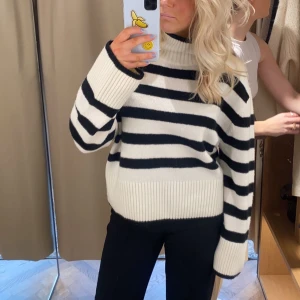 Randig stickad tröja - Tröja från & Other Stories, nypris 990kr